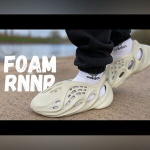 UWB: Yeezy Foam RNNR -Sand